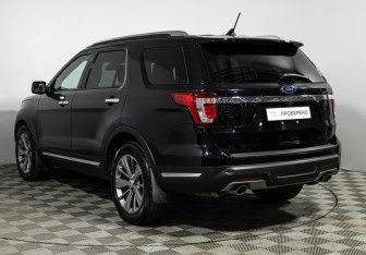 Подержанный автомобиль Ford Explorer 2019 года (7 фото)