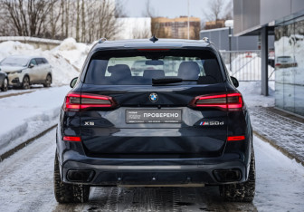 Подержанный автомобиль BMW X5 2021 года (8 фото)