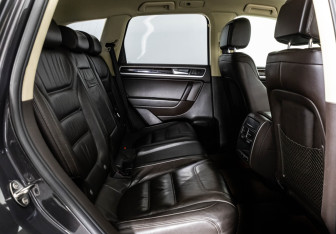 Подержанный автомобиль Volkswagen Touareg 2012 года (20 фото)