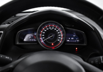 Подержанный автомобиль Mazda 3 Sedan 2014 года (18 фото)