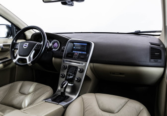 Подержанный автомобиль Volvo XC60 2011 года (10 фото)