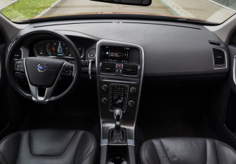 Подержанный автомобиль Volvo XC60 2014 года (8 фото)