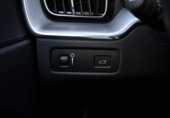 Подержанный автомобиль Volvo XC60 2018 года (20 фото)