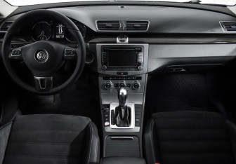 Подержанный автомобиль Volkswagen Passat CC 2013 года (15 фото)