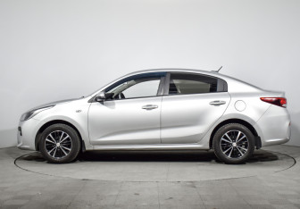 Подержанный автомобиль Kia Rio Sedan 2017 года (8 фото)