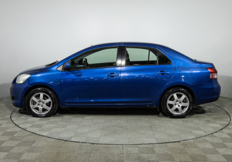 Подержанный автомобиль Toyota Yaris Sedan 2008 года (8 фото)
