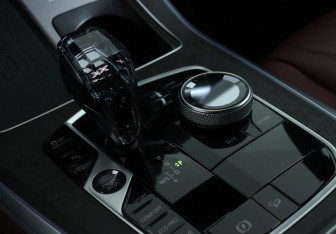 Подержанный автомобиль BMW X5 2022 года (16 фото)