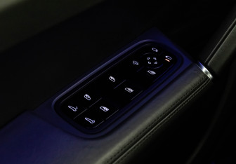 Подержанный автомобиль Porsche Cayenne 2018 года (25 фото)