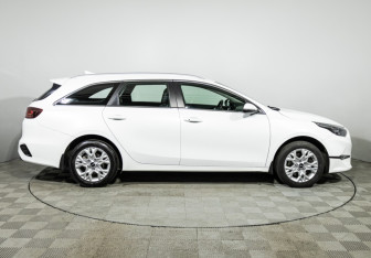 Подержанный автомобиль Kia Ceed Wagon 2021 года (4 фото)