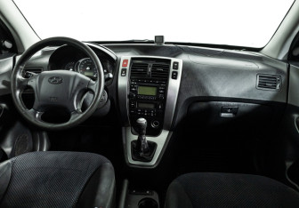 Подержанный автомобиль Hyundai Tucson 2008 года (13 фото)
