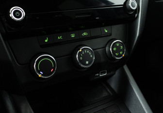 Подержанный автомобиль Skoda Octavia Liftback 2018 года (15 фото)