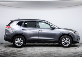 Подержанный автомобиль Nissan X-Trail 2017 года (4 фото)