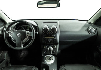 Подержанный автомобиль Nissan Qashqai 2008 года (13 фото)