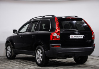 Подержанный автомобиль Volvo XC90 2002 года (7 фото)