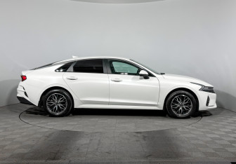 Подержанный автомобиль Kia K5 2021 года (4 фото)