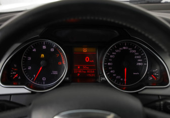 Подержанный автомобиль Audi A5 Coupe 2010 года (11 фото)