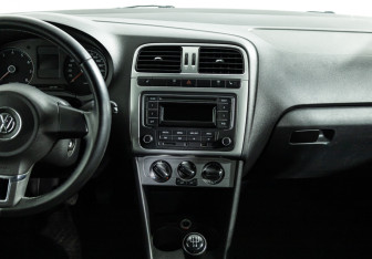 Подержанный автомобиль Volkswagen Polo Sedan 2013 года (14 фото)