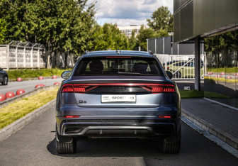 Подержанный автомобиль Audi Q8 2019 года (7 фото)