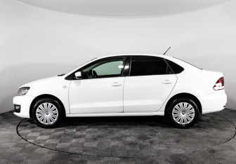 Подержанный автомобиль Volkswagen Polo Sedan 2016 года (8 фото)