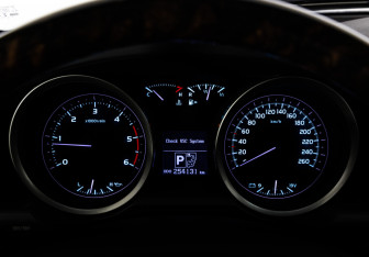 Подержанный автомобиль Toyota Land Cruiser Suv 2011 года (34 фото)