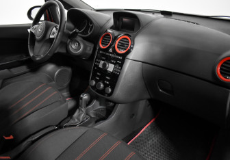 Подержанный автомобиль Opel Corsa 2010 года (12 фото)