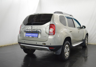 Подержанный автомобиль Renault Duster 2014 года (5 фото)