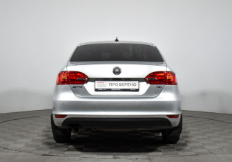 Подержанный автомобиль Volkswagen Jetta Sedan 2013 года (6 фото)