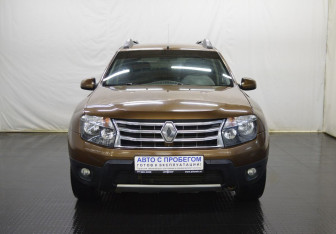 Подержанный автомобиль Renault Duster 2013 года (2 фото)