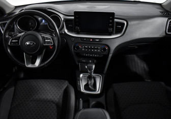 Подержанный автомобиль Kia Ceed Hatchback 2020 года (15 фото)