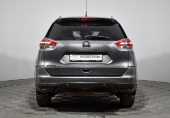 Подержанный автомобиль Nissan X-Trail 2015 года (6 фото)