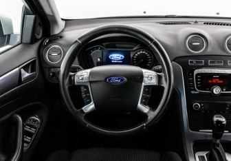Подержанный автомобиль Ford Mondeo Sedan 2014 года (11 фото)