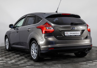 Подержанный автомобиль Ford Focus Hatchback 2013 года (7 фото)