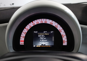 Подержанный автомобиль Smart Forfour 2016 года (13 фото)