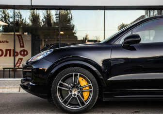 Подержанный автомобиль Porsche Cayenne 2019 года (10 фото)