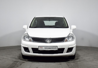 Подержанный автомобиль Nissan Tiida Hatchback 2012 года (2 фото)