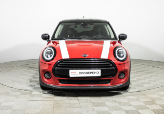 Подержанный автомобиль MINI Hatch 2020 года (2 фото)