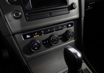 Подержанный автомобиль Volkswagen Golf Hatchback 2014 года (22 фото)