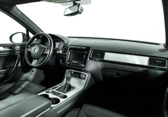 Подержанный автомобиль Volkswagen Touareg 2012 года (9 фото)