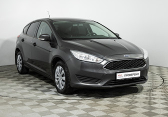 Подержанный автомобиль Ford Focus Hatchback 2017 года (3 фото)