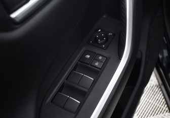 Подержанный автомобиль Toyota RAV4 2019 года (10 фото)