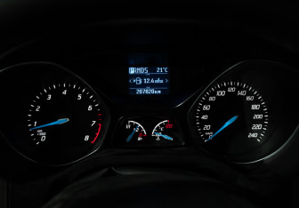 Подержанный автомобиль Ford Focus Sedan 2012 года (12 фото)