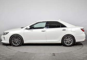Подержанный автомобиль Toyota Camry Sedan 2017 года (8 фото)