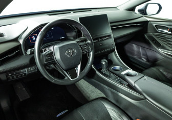 Подержанный автомобиль Toyota Avalon 2022 года (11 фото)
