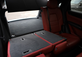 Подержанный автомобиль Porsche Cayenne 2022 года (30 фото)