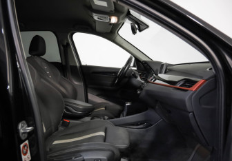 Подержанный автомобиль BMW X1 2017 года (28 фото)