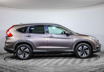 Подержанный автомобиль Honda CR-V 2016 года (4 фото)