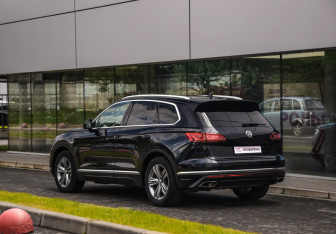 Подержанный автомобиль Volkswagen Touareg 2020 года (7 фото)