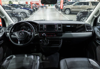 Подержанный автомобиль Volkswagen Multivan 2019 года (7 фото)