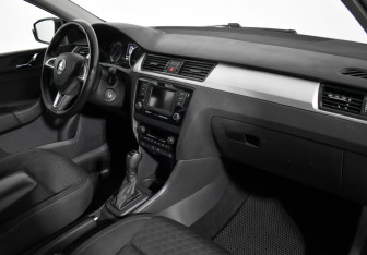 Подержанный автомобиль Skoda Rapid Liftback 2016 года (12 фото)