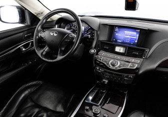 Подержанный автомобиль Infiniti M Sedan 2012 года (16 фото)